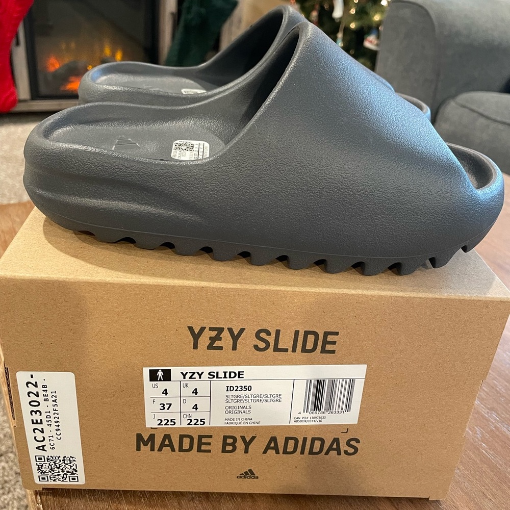 Adidas Yeezy Slide size 4 slate grey